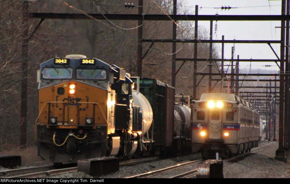 CSX 3042 on Q404 and a SEPTA local race each other towards Yardley station.